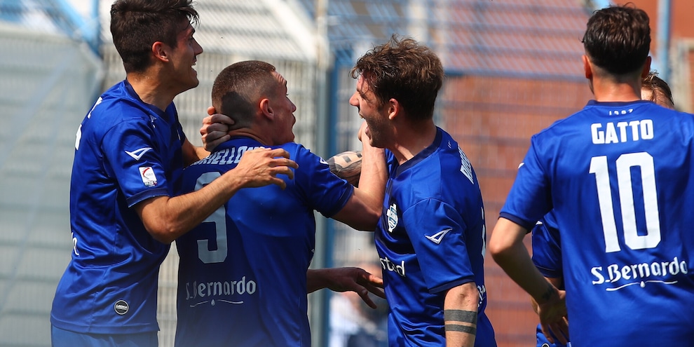 Como, Chajia firma fino al 2023