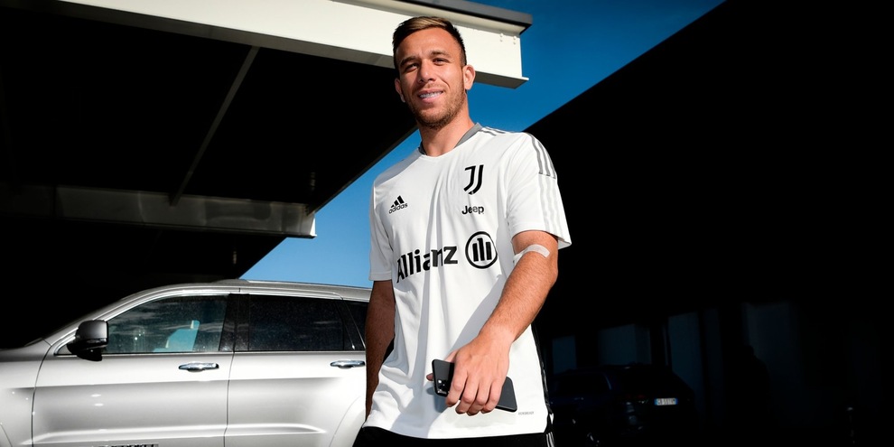 Juve, Arthur per convincere Allegri: “Rimango? Certamente”