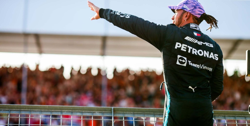 F1, spalti gremiti a Silverstone. Hamilton: "Non dimenticate la mascherina"