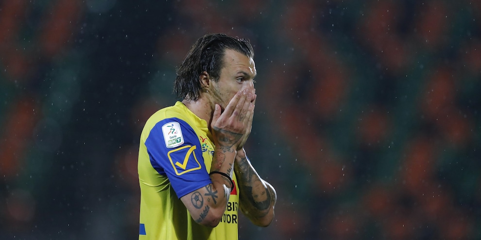 Crotone, arriva Mogos: era svincolato dal Chievo