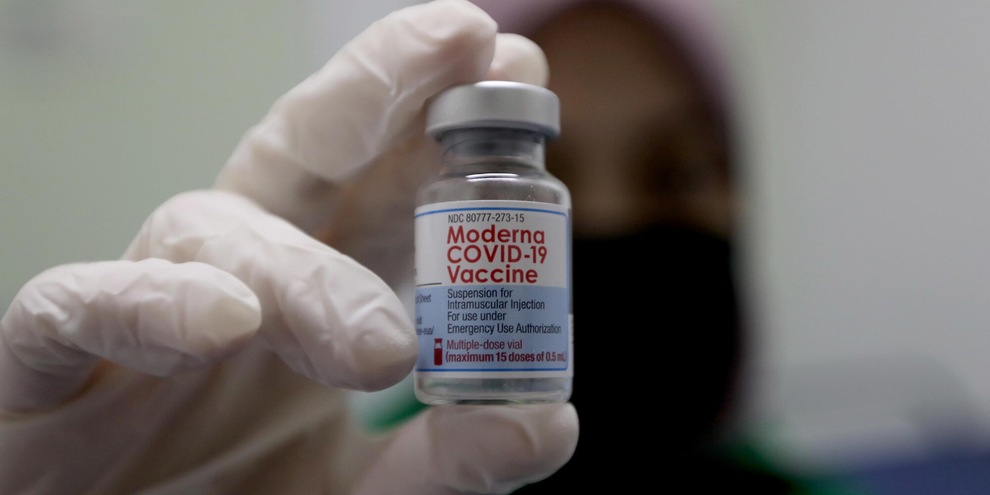 Vaccino Covid: il Giappone sospende l'uso di Moderna