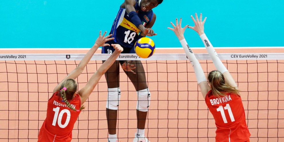 Europei: l'Italia in semifinale, travolta la Russia