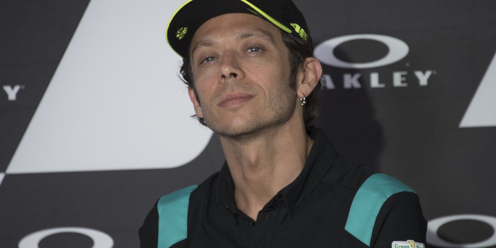 MotoGp, Rossi: "Ho trovato traffico, ma il passo è migliorato" MotoGp, Rossi: "Ho trovato traffico, ma il passo è migliorato"