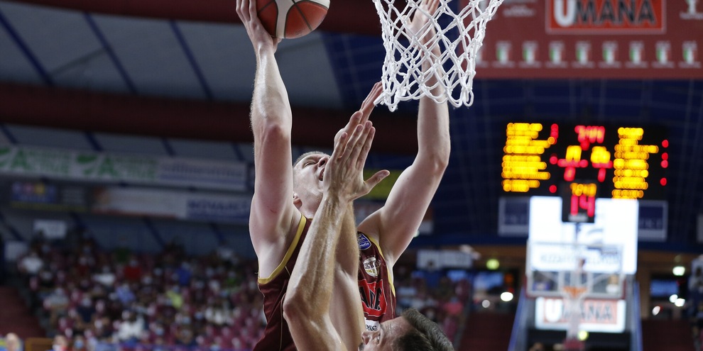 Supercoppa, Venezia vola alle Final Eight: 76-73 a R.Emilia