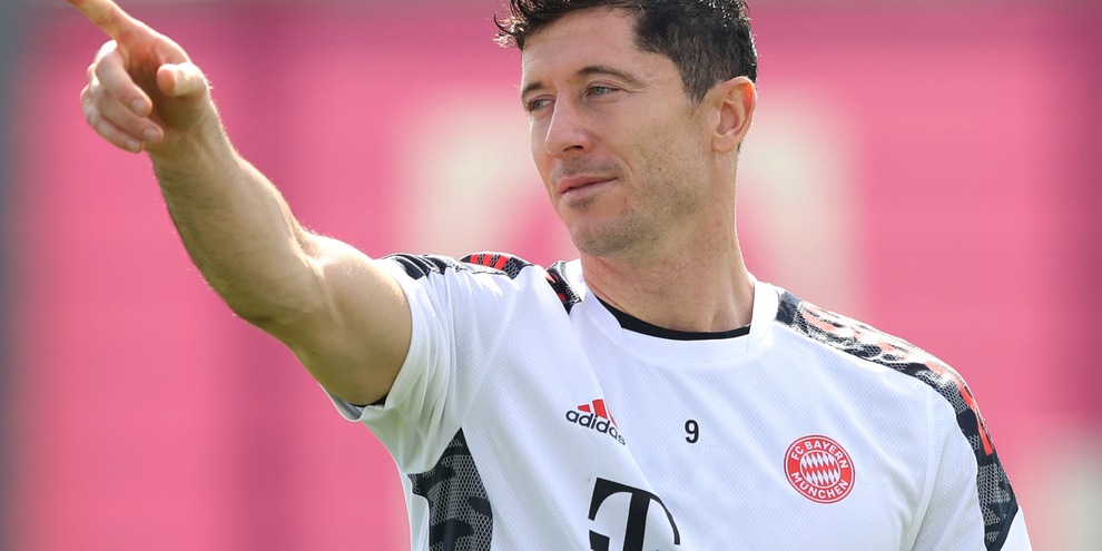Lewandowski fenomeno, ora farà anche l'arbitro