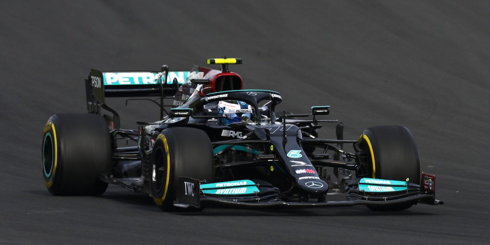 F1, Gp Turchia: Bottas in pole position davanti a Verstappen. 3° Leclerc