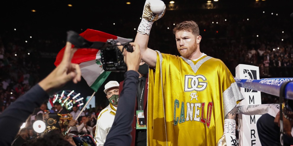 Canelo Alvarez scrive la storia: batte Plant e diventa re dei supermedi