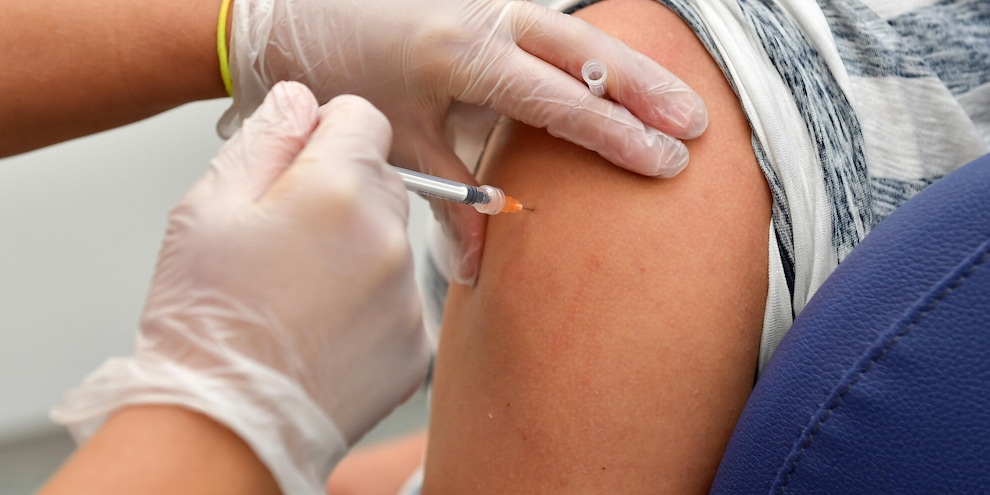 Vaccini in Italia: continuano ad aumentare le prime dosi