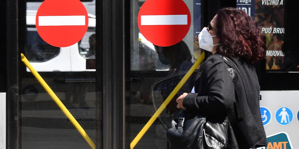 Covid: stop a treni con un caso sospetto