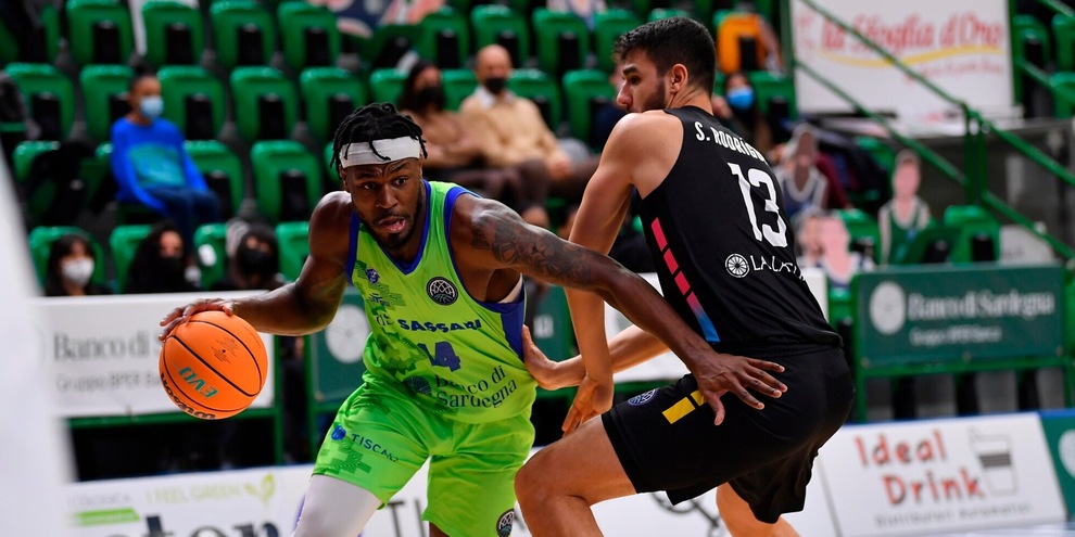 Sassari, altra sconfitta in Champions: Tenerife vince 84-63