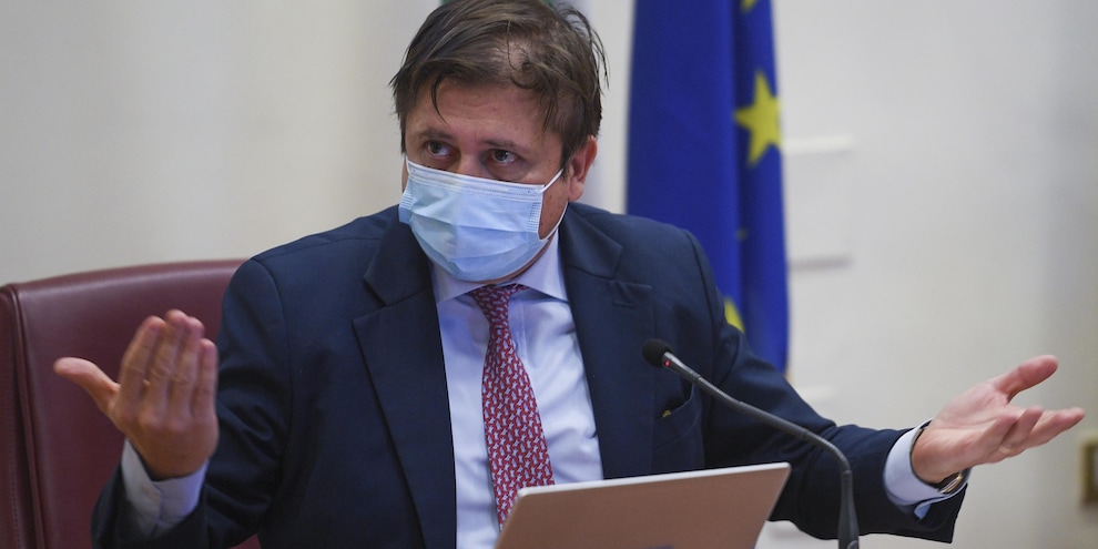 Sileri: "Entro il 2022 Omicron raggiungerà quasi tutti gli italiani"