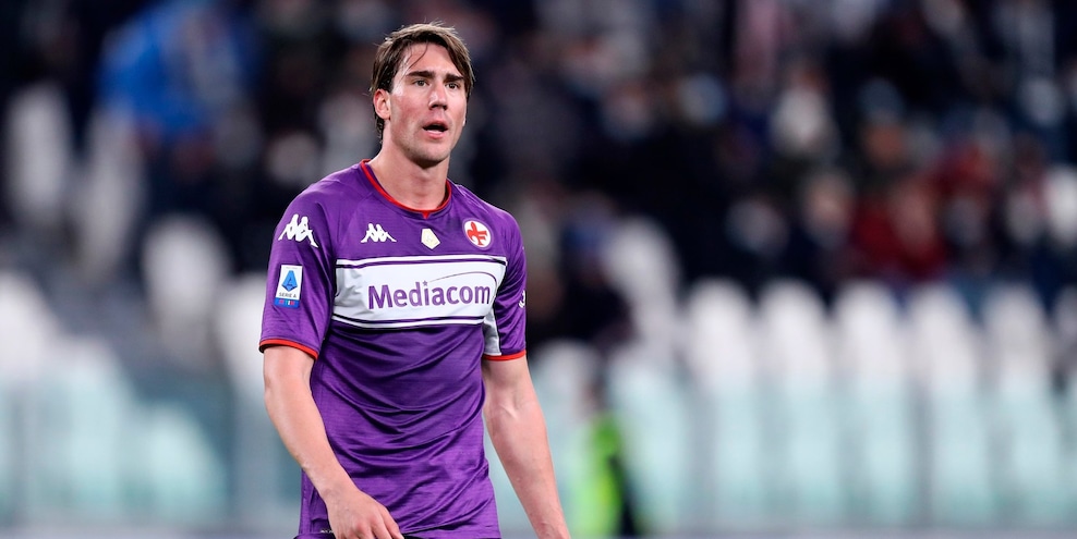 Fiorentina, striscioni offensivi dei tifosi contro Vlahovic
