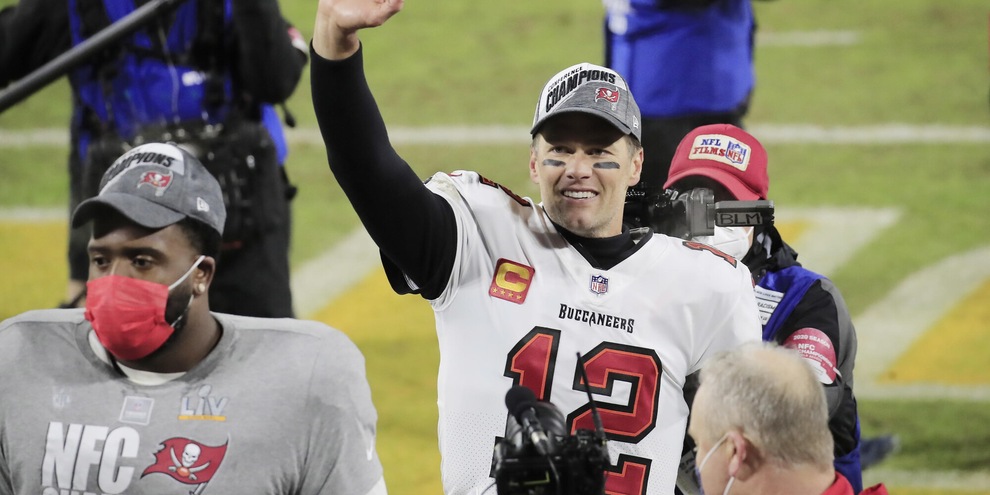 Tom Brady si ritira a 44 anni: addio al football americano