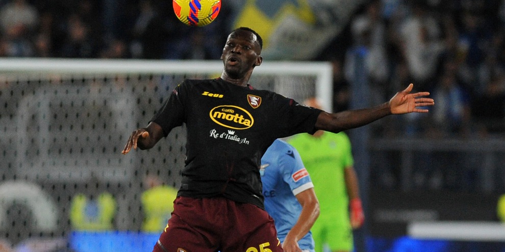 Salernitana, ceduto Simy in prestito al Parma: ufficiale