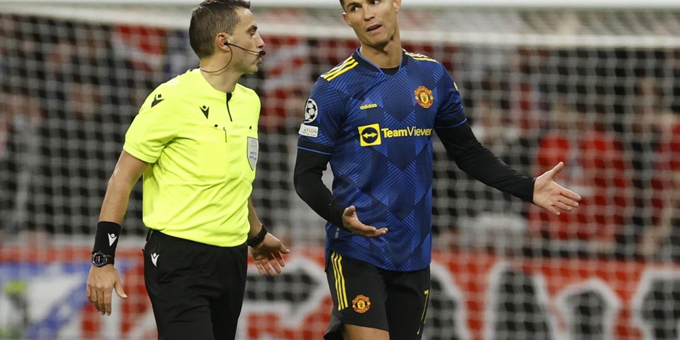 L'arbitro Hategan colpito da un infarto: in forse per i Mondiali