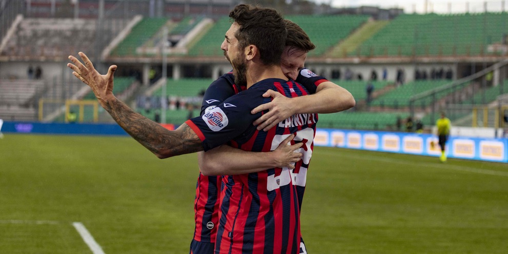 Pronostico Frosinone-Cosenza, in lavagna "vince" il segno 1