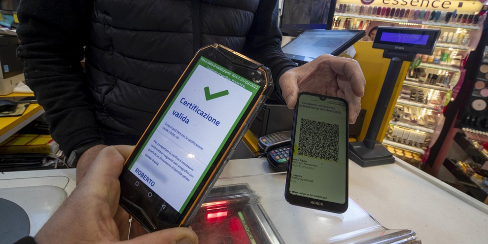 Covid in Italia, Costa: "Estate 2022 senza restrizioni"