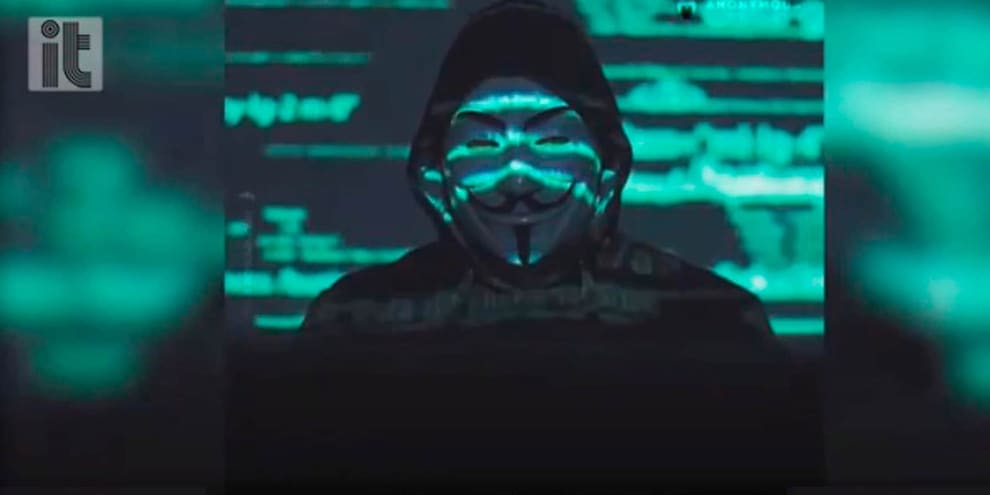 Il messaggio di Anonymous ai russi: "Rimuovete Putin"