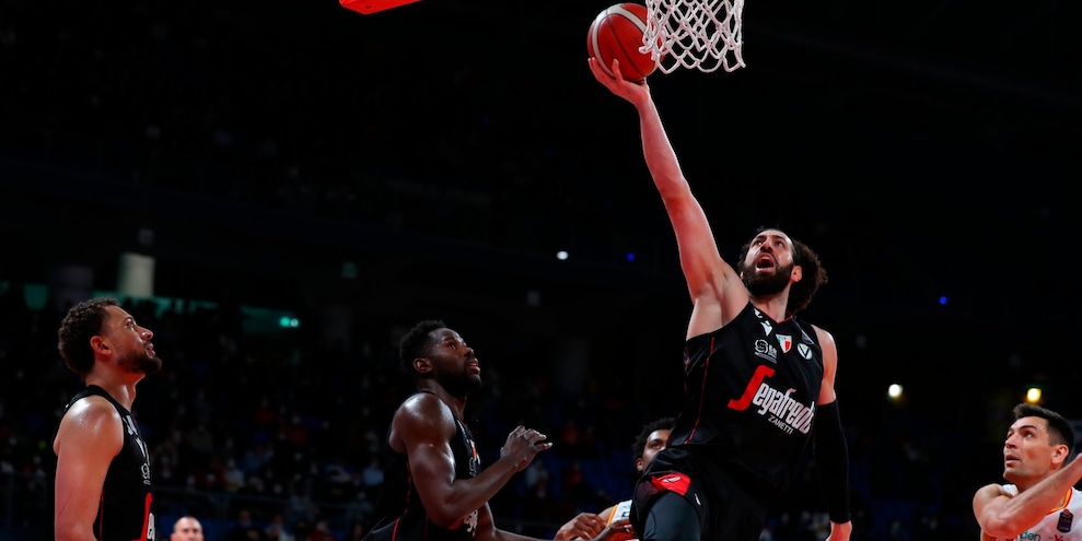 La Virtus Bologna batte anche Pesaro, Milano ok con Napoli