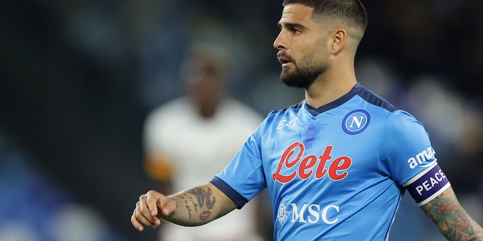 Napoli-Roma, azzurri in campo con la nuova maglia: omaggio a Maradona