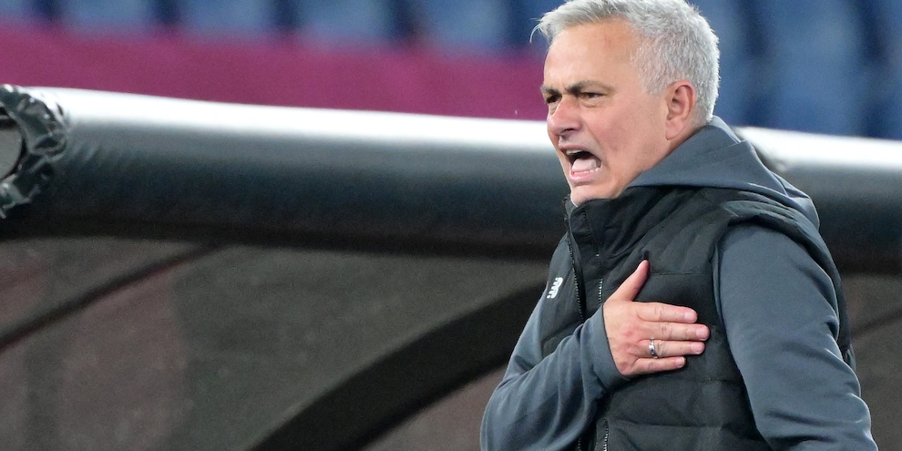 Mourinho: "La Roma ha una storia di sofferenza. La Conference è la nostra Champions"