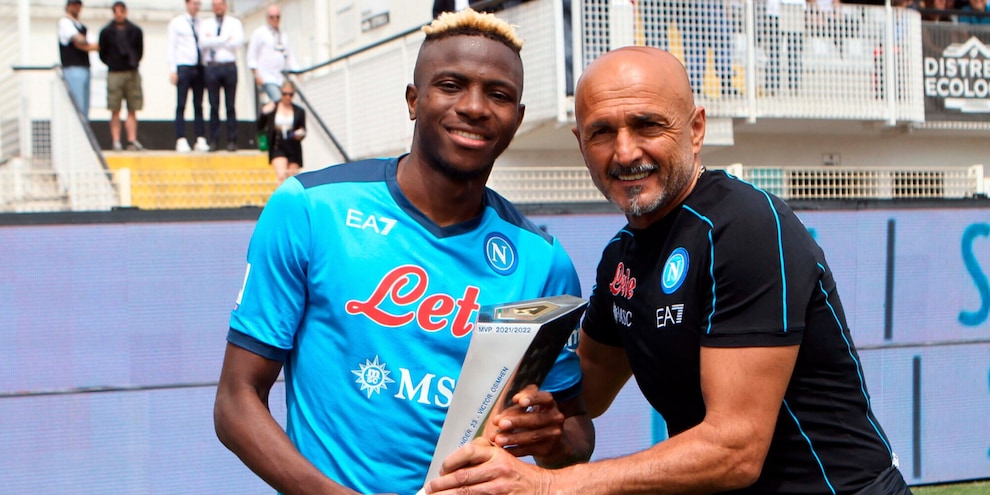 Napoli, tra Osimhen e Spalletti torna la pace: i tifosi applaudono