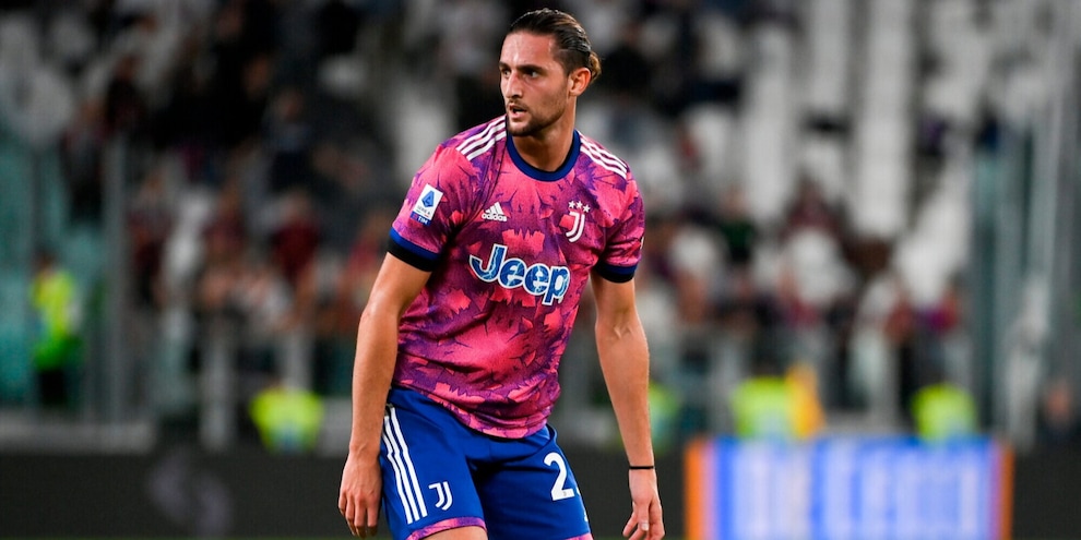 Juve, rivoluzione Rabiot! Da esubero a colonna