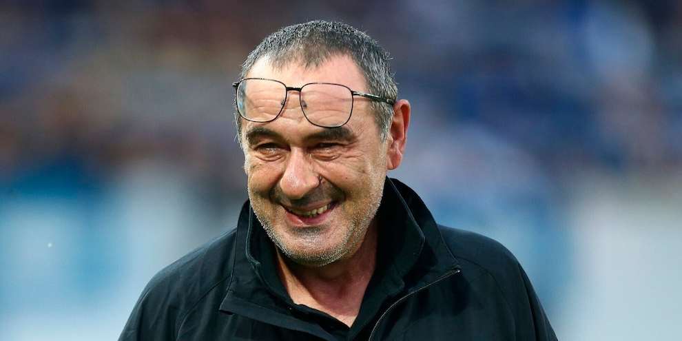Sarri: "Sarrismo? Mia moglie direbbe uomo scontroso, un po' testa di..."