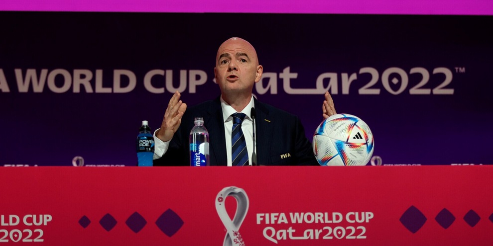 Mondiali, Infantino show: "Io disabile, gay e migrante. Birra? Si vive tre ore senza" Mondiali, Infantino show: "Io disabile, gay e migrante. Birra? Si vive tre ore senza"