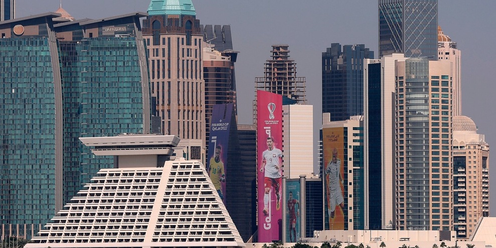 Qatar 2022: loro giocano, noi paghiamo