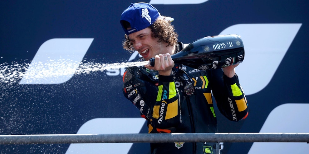 Botte Bagnaia-Vinales, nella MotoGP saloon gode Bezzecchi