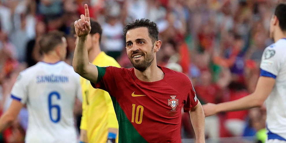 "Bernardo Silva, irrompe il Psg: sgarbo mercato al City di Guardiola" "Bernardo Silva, irrompe il Psg: sgarbo mercato al City di Guardiola"