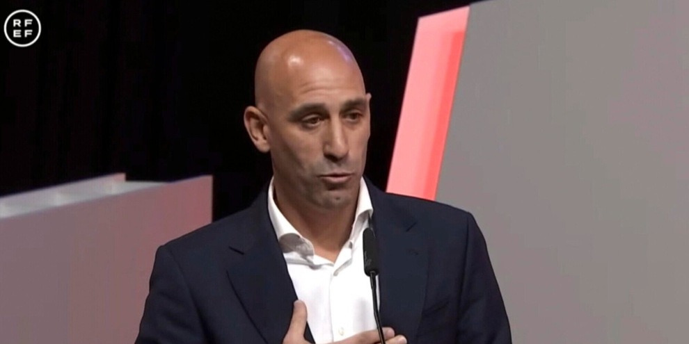 Rubiales, l’ultima follia: mamma barricata in chiesa in sciopero della fame