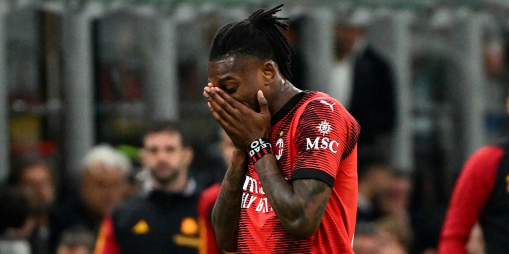 Leao flop Milan, fuori in un boato di fischi. Serena lo stronca: "irritante"