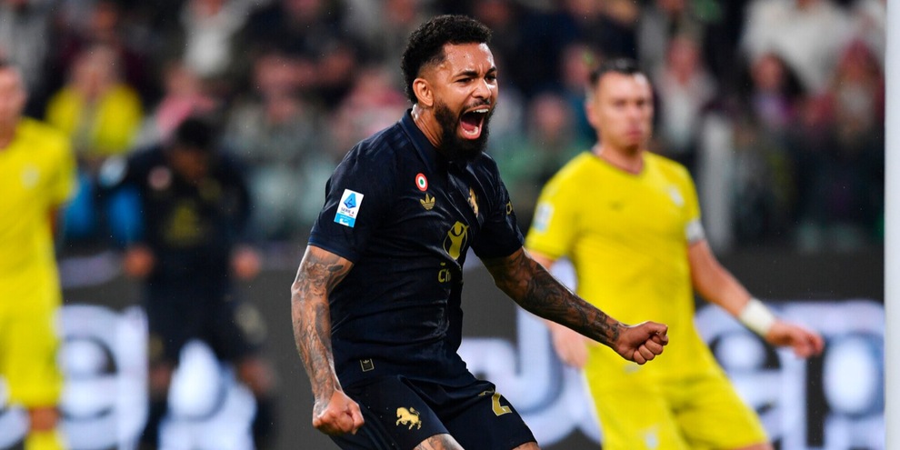 Douglas Luiz gasa i tifosi Juve: pugno e motto, "L’anima fino alla fine”