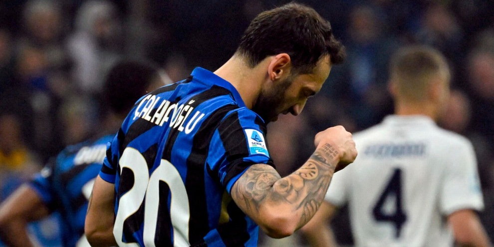 Inzaghi tradito, Conte ringrazia Calhanoglu: il Napoli frena, l'Inter pure
