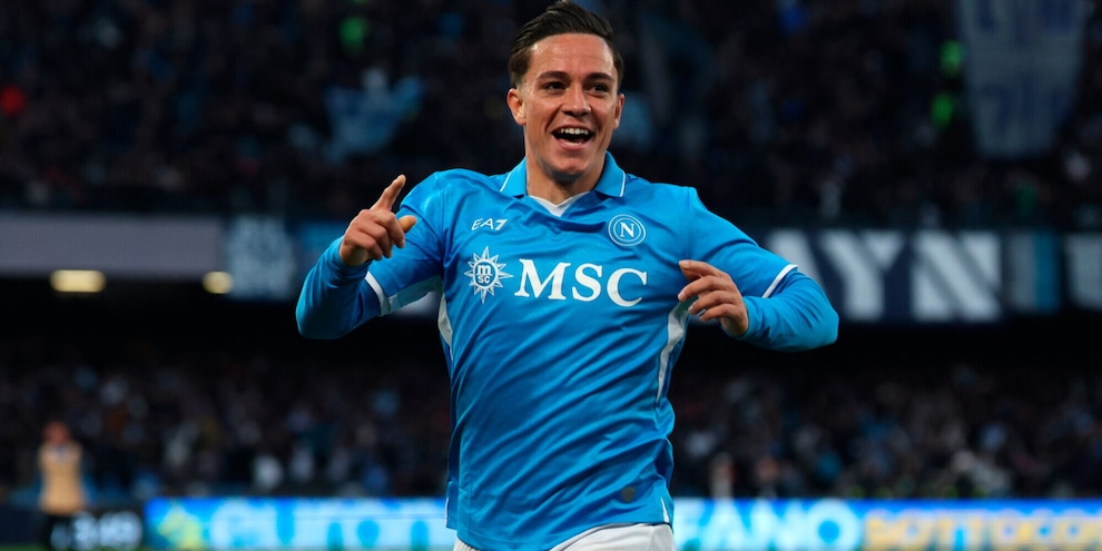 Il Napoli fatica col Venezia, Raspadori salva Conte: Atalanta agganciata