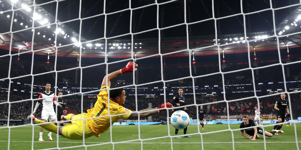 Pronostico Eintracht-Dortmund ed Espanyol-Valladolid, quote e consigli