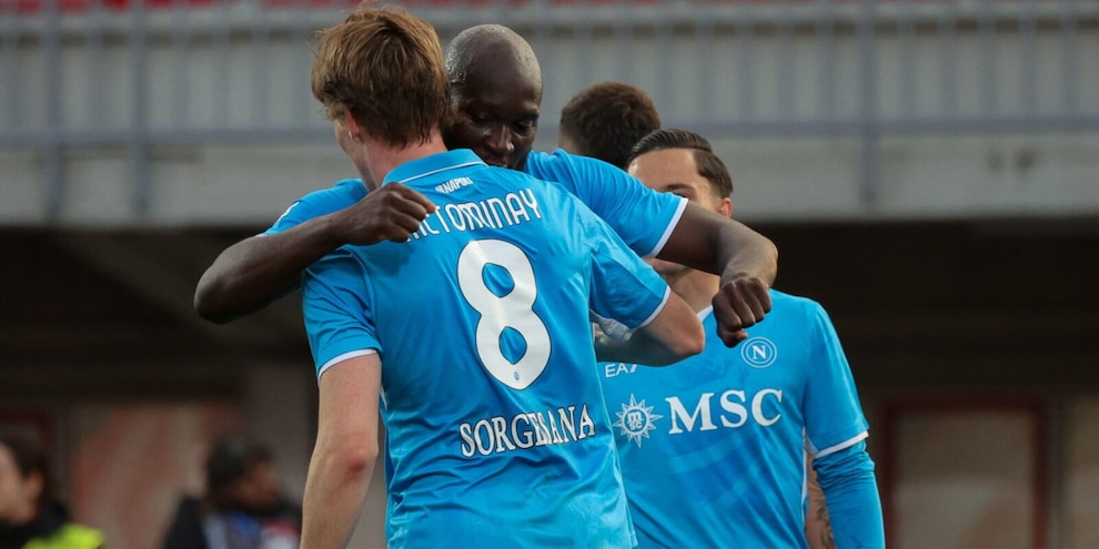 Conte, il sogno Scudetto continua: il Napoli raggiunge l’Inter con McTominay