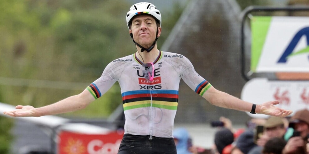Pogacar stacca tutti in cima al muro di Huy e vince la Freccia Vallone