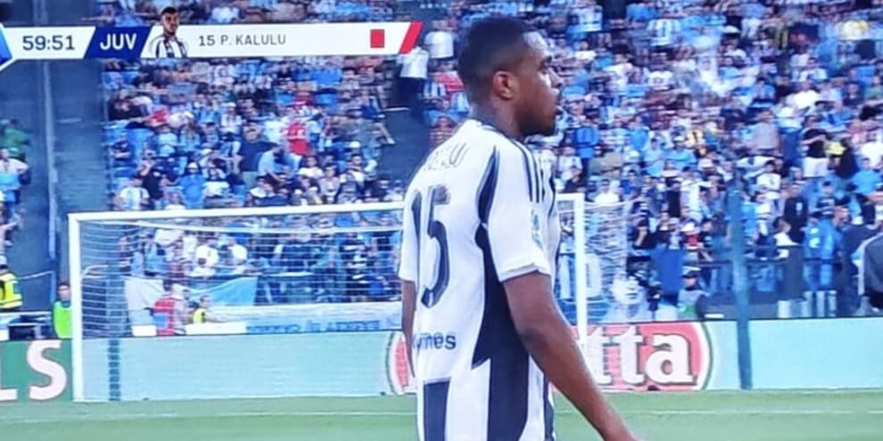 Kalulu espulso, follia in Lazio-Juve: colpo in testa a Castellanos Kalulu espulso, follia in Lazio-Juve: colpo in testa a Castellanos