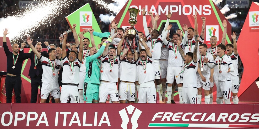 Bologna, il sogno è realtà: storico trionfo in Coppa Italia, Milan ko e furioso con arbitro e Var
Bologna, il sogno è realtà: storico trionfo in Coppa Italia, Milan ko e furioso con arbitro e Var