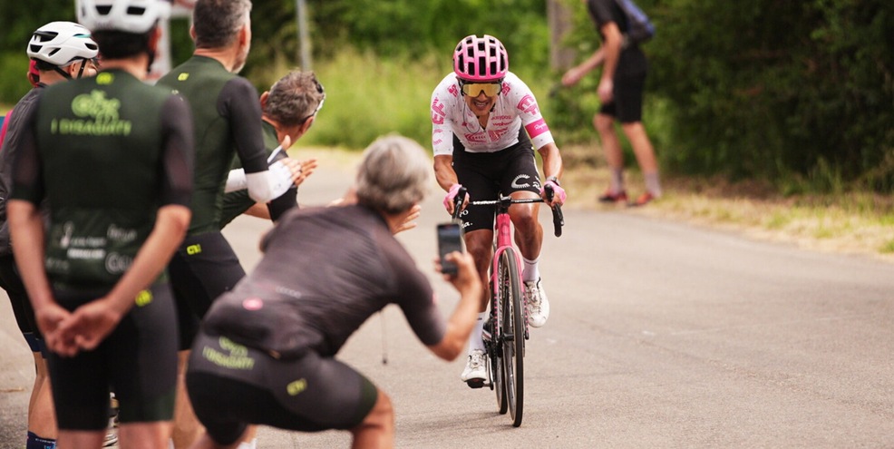 Carapaz domina l'11ª tappa del Giro d'Italia, Del Toro resta maglia rosa