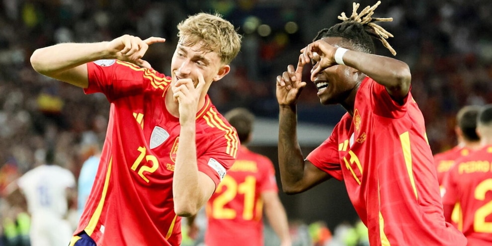 La Spagna di Huijsen, Yamal e Nico Williams fa festa: Francia, Cherki show da 5-1 a 5-4 ma non basta La Spagna di Huijsen, Yamal e Nico Williams fa festa: Francia, Cherki show da 5-1 a 5-4 ma non basta