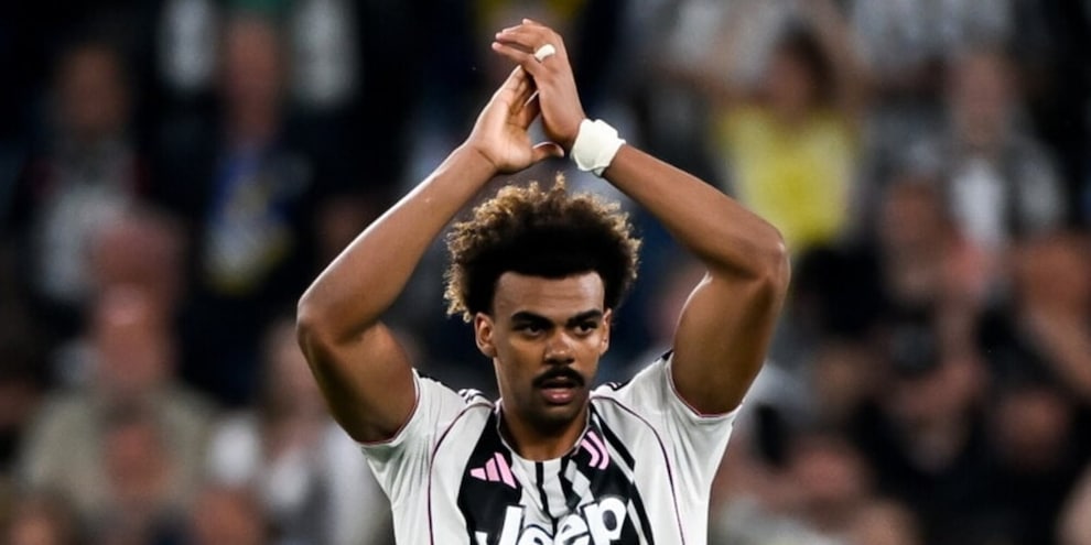 Veiga saluta la Juve: "È stato un onore". Il post social fa impazzire i tifosi Veiga saluta la Juve: "È stato un onore". Il post social fa impazzire i tifosi