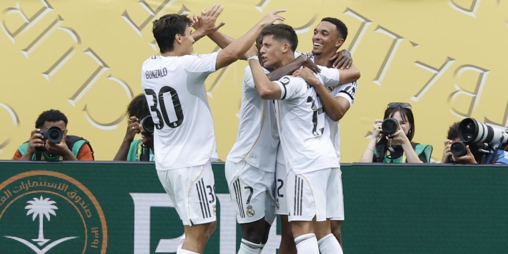 Guler risponde a Yildiz, il Real Madrid in 10 schiaccia 3-1 il Pachuca. Prima gioia per Xabi Alonso
Guler risponde a Yildiz, il Real Madrid in 10 schiaccia 3-1 il Pachuca. Prima gioia per Xabi Alonso