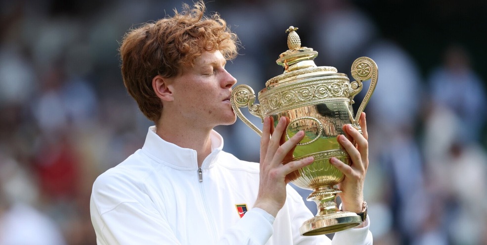 Stop, trionfi e rimpianti: lo strano 2025 di Sinner
