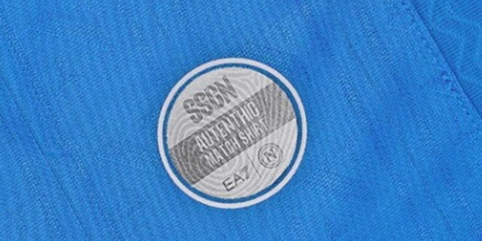 L’errore d’inglese sulle maglie Napoli che fa sorridere il web
