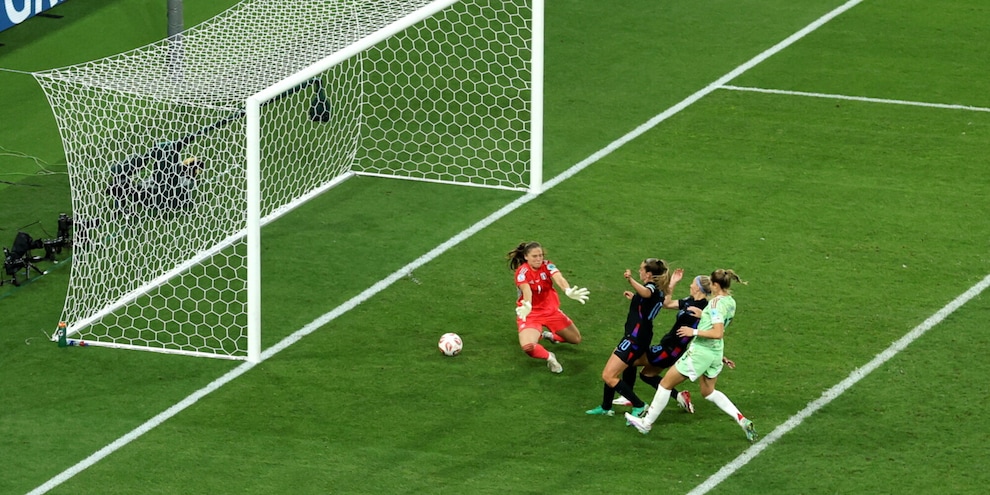 La sfortuna e un rigore inventato eliminano l'Italia: in finale all'Europeo ci va l'Inghilterra
