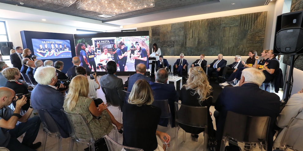 Nazionale femminile: le azzurre testimonial della campagna sulla pasta del MASAF
Nazionale femminile: le azzurre testimonial della campagna sulla pasta del MASAF